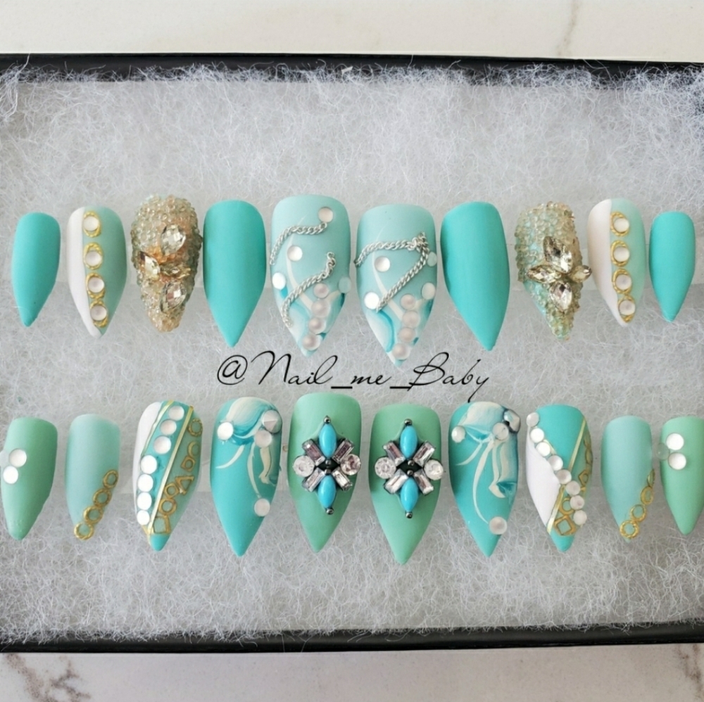 Luxurious press-on Nails - Picture 3 of 13